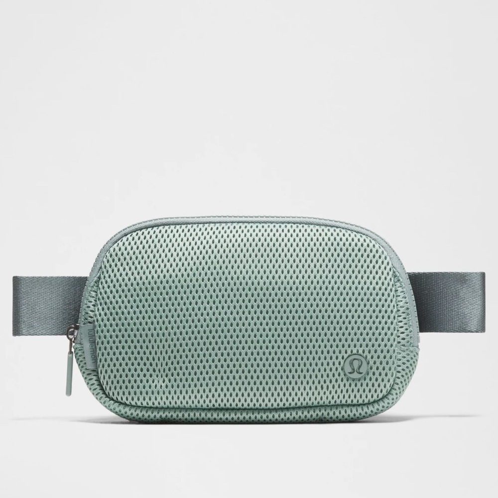 NWT Lululemon Everywhere Belt Bag Knit Mesh 1L Crossbody Waist Fanny Pack - Picture 2 of 6